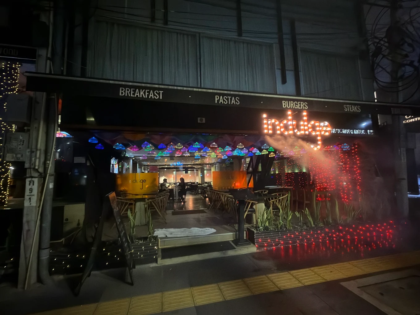 Happy Hour in Bangkok at Indulge Cocktail Bar